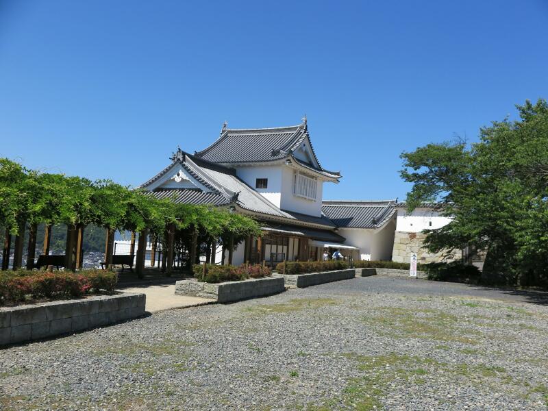 備中櫓（鶴山公園内） - 津山瓦版